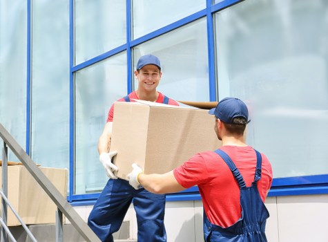 Removal truck hire service for Battersea home and flat moves